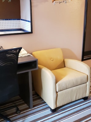 Deluxe Room, 1 Queen Bed, Non Smoking | 1 bedroom, down duvets, blackout curtains, iron/ironing board