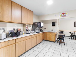 Free daily continental breakfast 