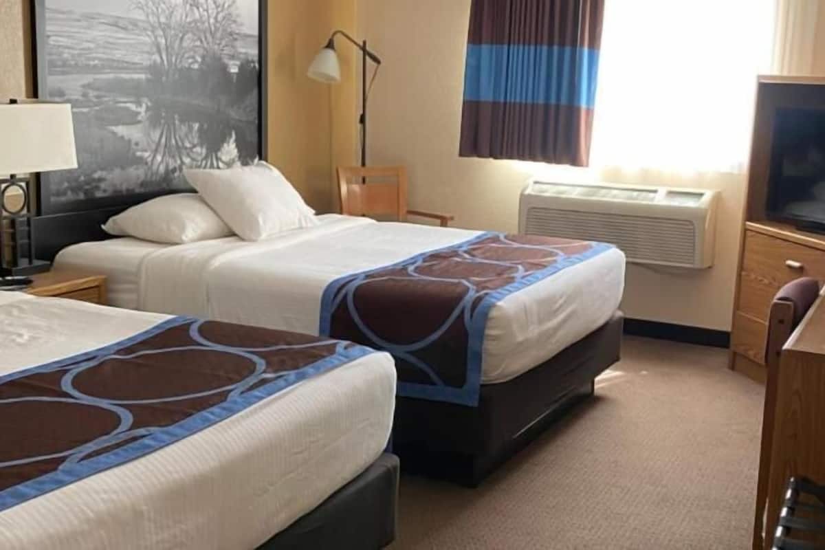 1 bedroom, desk, blackout curtains, free WiFi