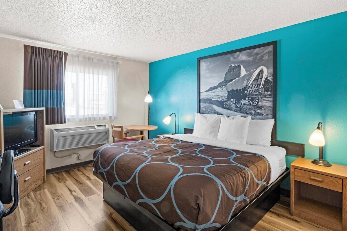1 bedroom, desk, blackout curtains, free WiFi