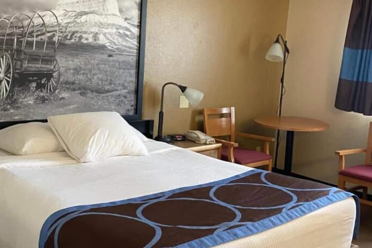 1 bedroom, desk, blackout curtains, free WiFi