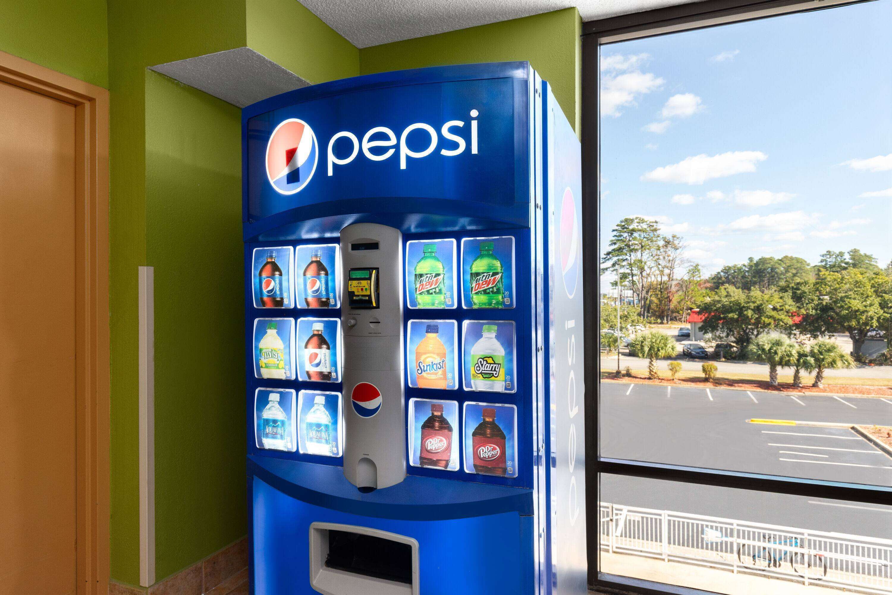 Foto - Super 8 by Wyndham Myrtle Beach/Market Common Area