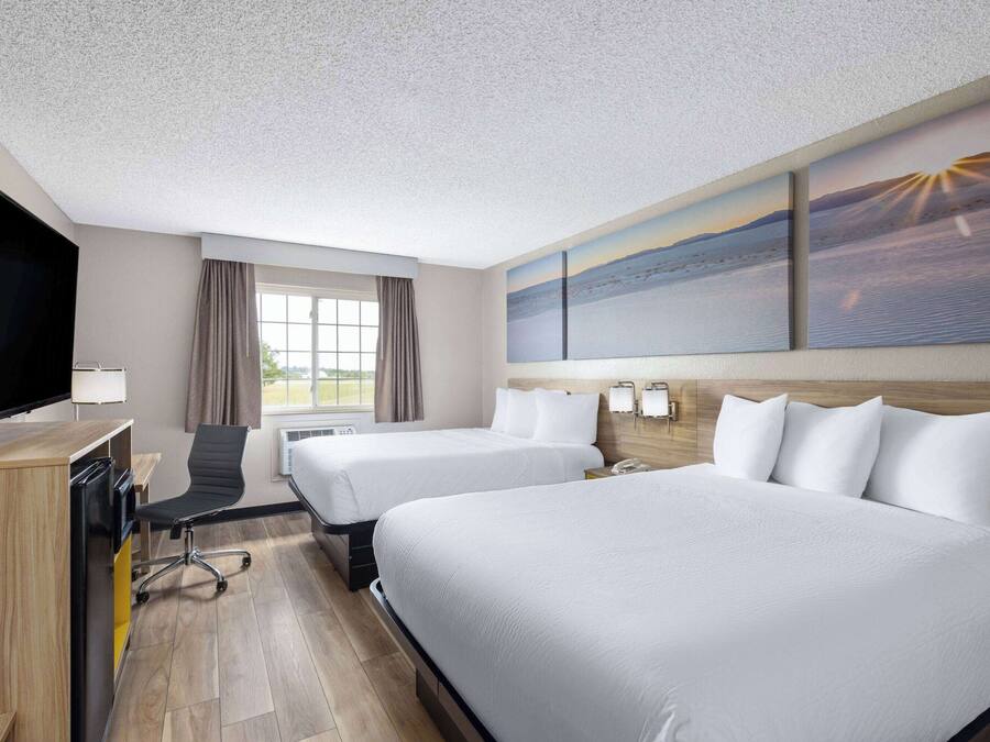 Sengetøy av topp kvalitet, senger med overmadrass og blendingsgardiner