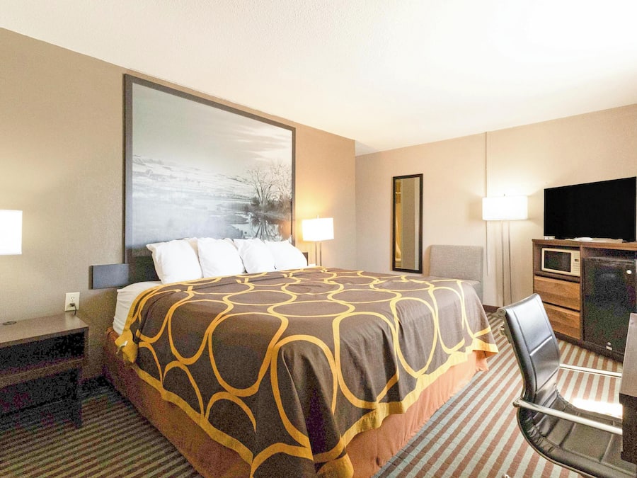 Suite, 1 King Bed, Non Smoking