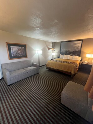 Studio Suite, 1 King Bed, Non Smoking | Desk, blackout drapes, iron/ironing board, free cribs/infant beds
