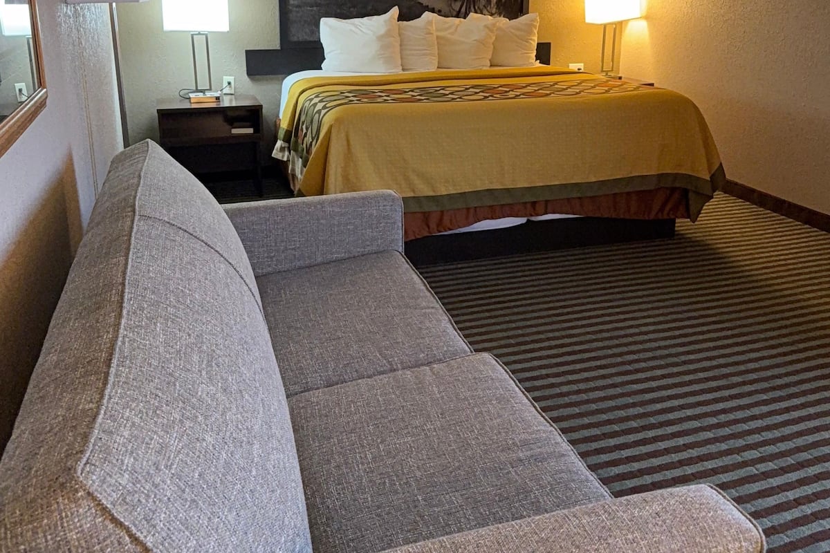 Phòng Suite, 1 giường cỡ king, không hút thuốc | Bàn ủi/dụng cụ ủi quần áo, truy cập Internet không dây miễn phí