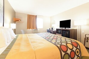 Room, 1 King Bed, Non Smoking | Iron/ironing board, free WiFi