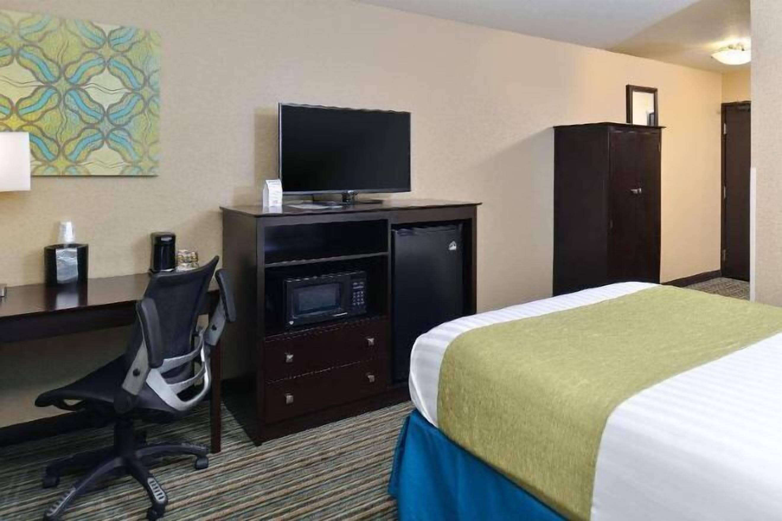 Premium bedding, down comforters, pillowtop beds, individually decorated