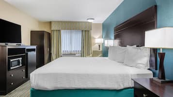 Quarto, 1 cama King | Roupas de cama premium, edredons de pluma, camas com colchões pillow-top