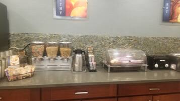 Ilmainen päivittäinen mannermainen aamiainen