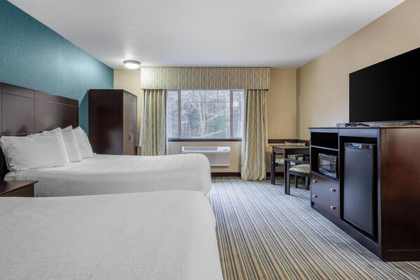 Room, 2 Queen Beds | Premium bedding, down comforters, pillowtop beds, individually decorated - Best Western Long Beach Inn (Long Beach)