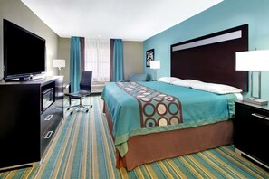 办公桌、笔记本电脑工作区、遮光窗帘、熨斗/熨衣板