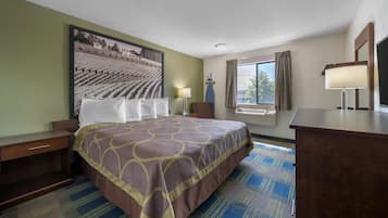 Standaard kamer, 1 kingsize bed, niet-roken, koelkast & magnetron | Een bureau, een laptopwerkplek, verduisterende gordijnen