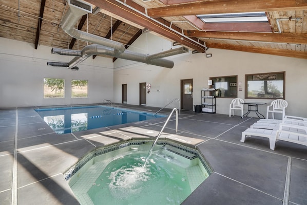 Indoor pool - SureStay by Best Western Walla Walla (Walla Walla)