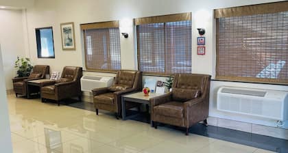 Super 8 by Wyndham Lacey Olympia Area