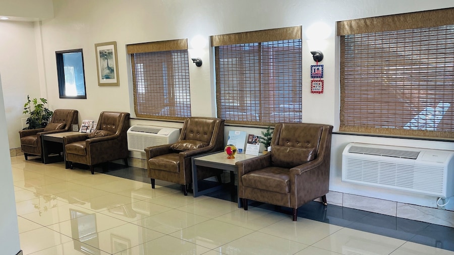 Super 8 by Wyndham Lacey Olympia Area
