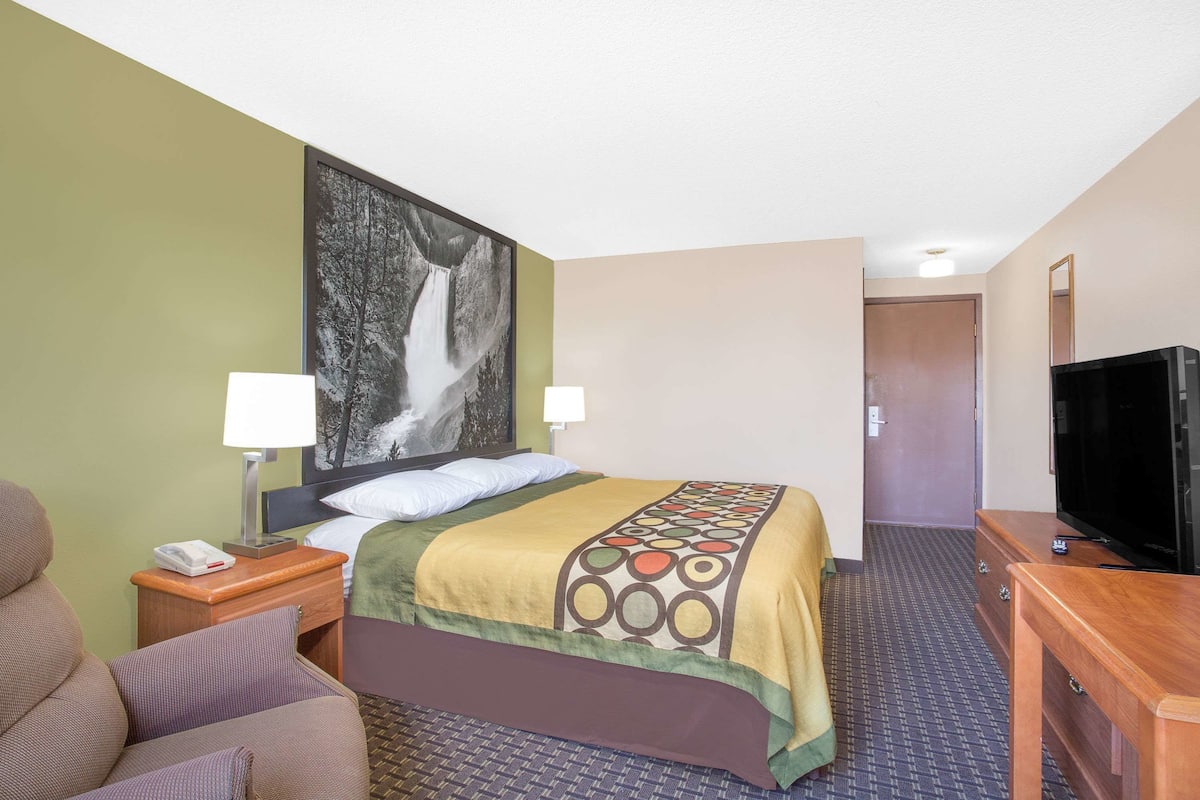 Standard Room, 1 King Bed | Egyptian cotton sheets, premium bedding, down comforters, pillowtop beds