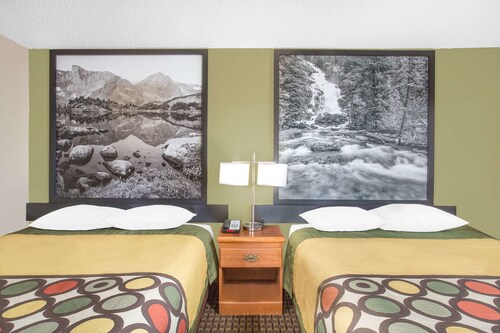 Super 8 by Wyndham Riverton