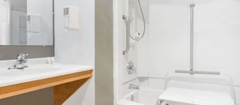 Super 8 by Wyndham Bremerton