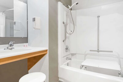Super 8 by Wyndham Bremerton