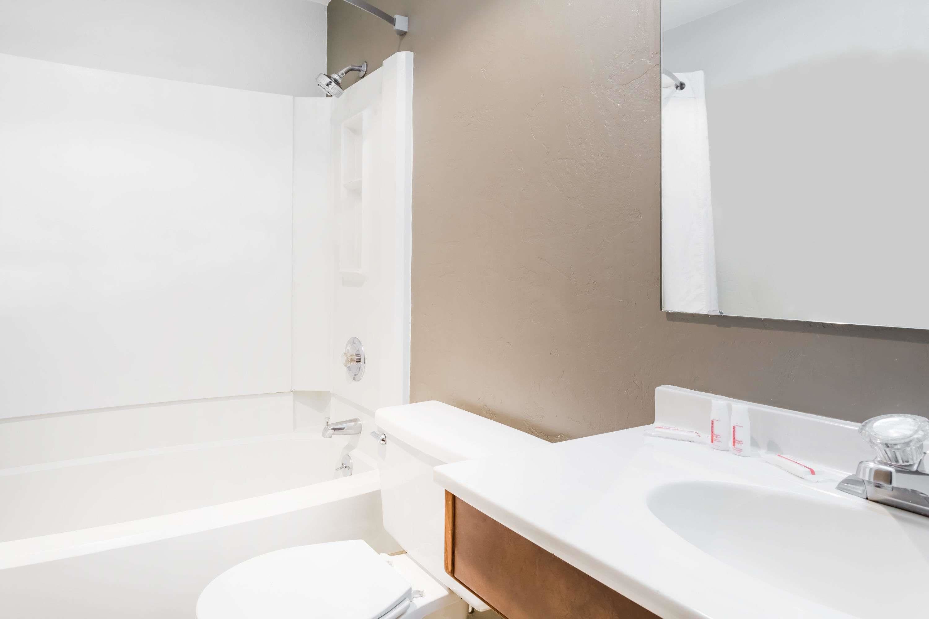 Photo - Super 8 by Wyndham Bremerton