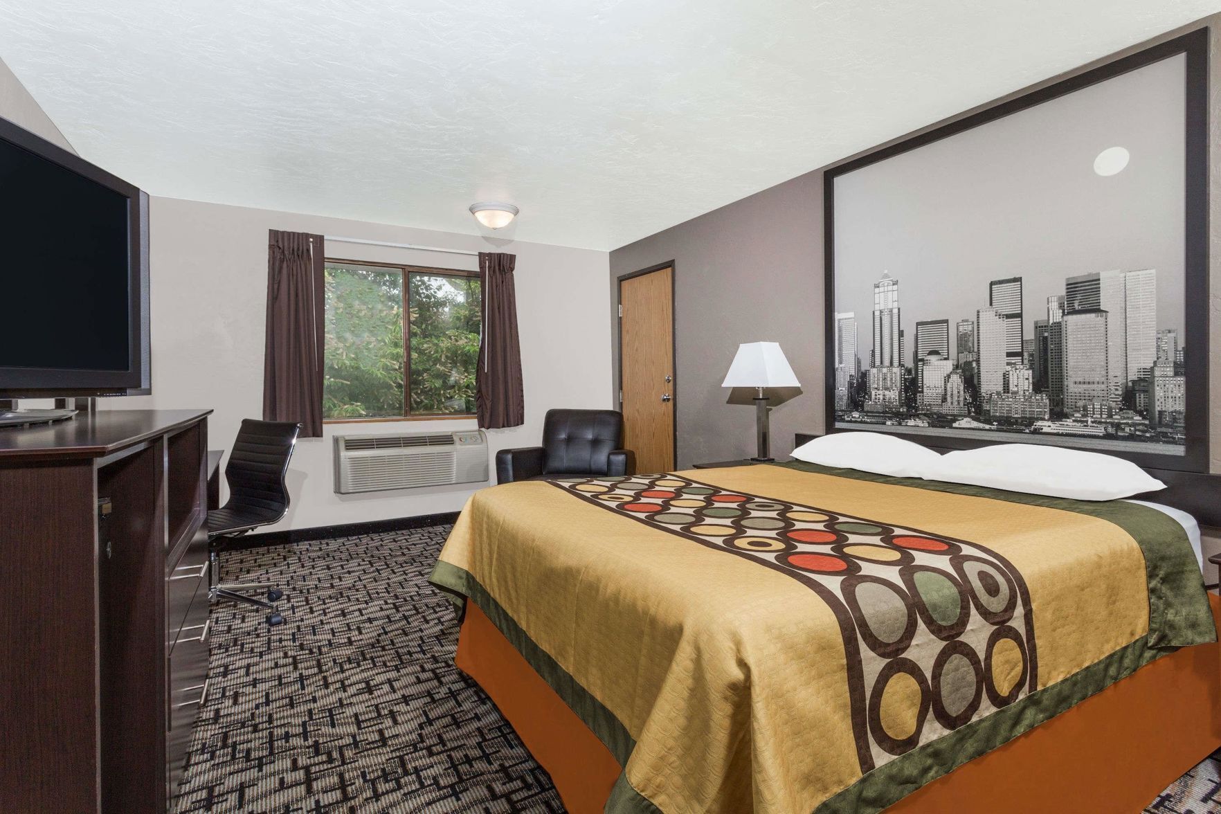 Premium bedding, desk, laptop workspace, rollaway beds