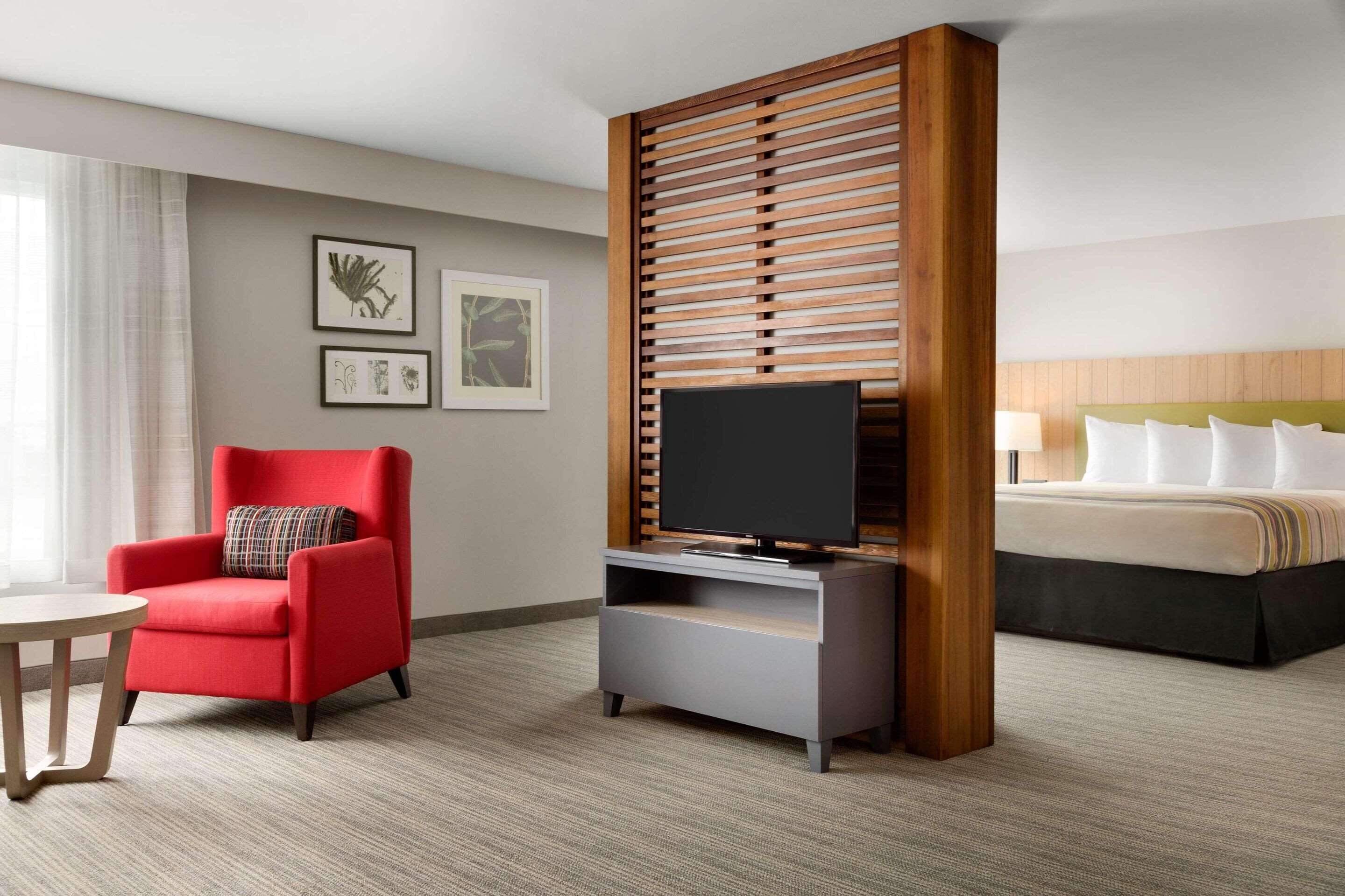 Suite, 1 King Bed with Sofa bed, Non Smoking | Desk, iron/ironing board, free WiFi, bed sheets