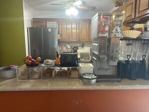 Desayuno para llevar gratuito y diario