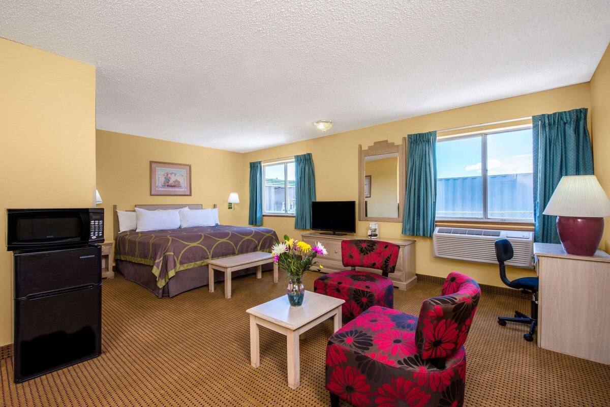 Iron/ironing board, free cribs/infant beds, rollaway beds, free WiFi