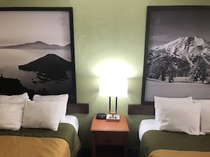 Chambre Standard, 2 grands lits | 1 chambre, literie de qualité supérieure, bureau, rideaux occultants