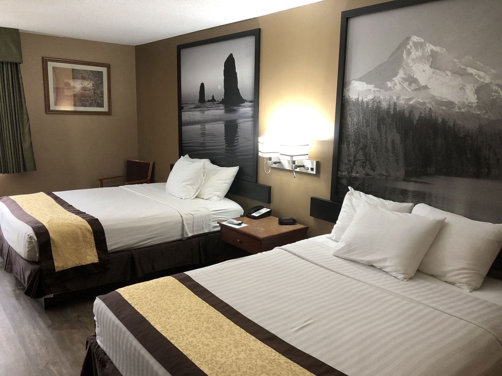 Hypo-allergenic bedding, desk, cots/infant beds, rollaway beds