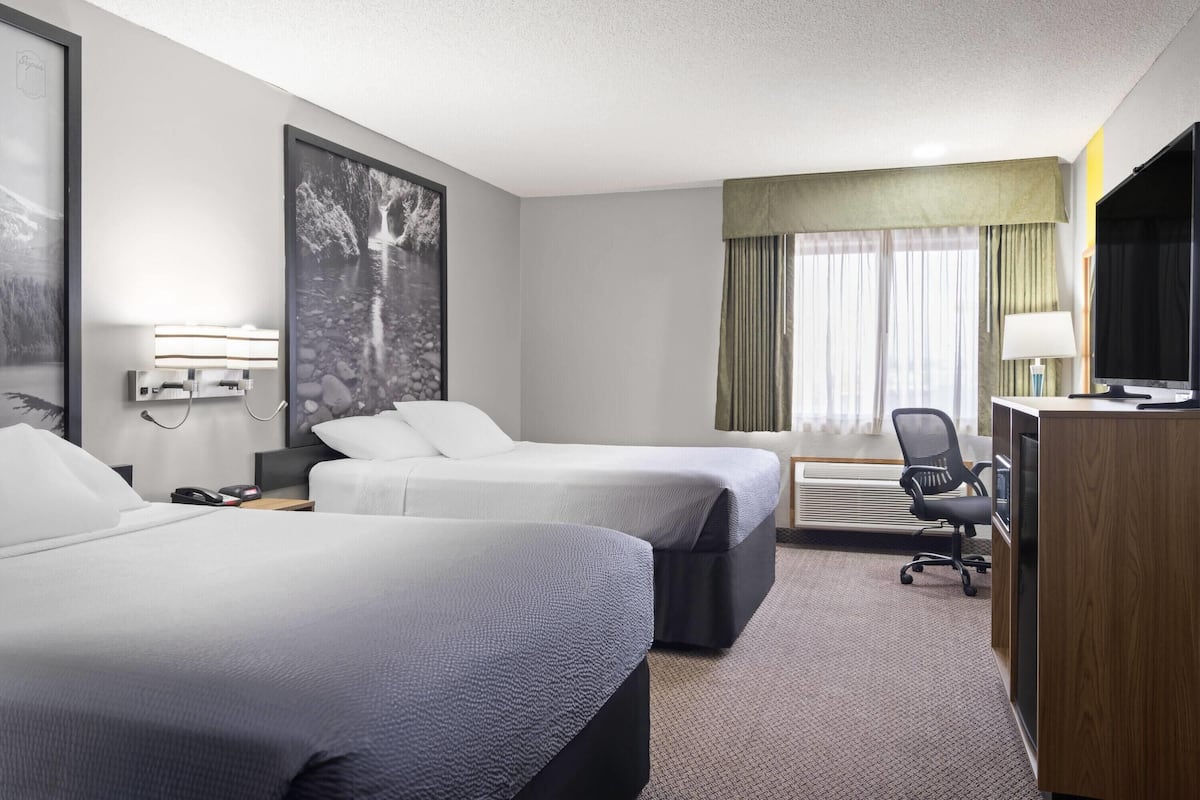 Room, 2 Queen Beds, Non Smoking | Hypo-allergenic bedding, desk, cribs/infant beds, rollaway beds