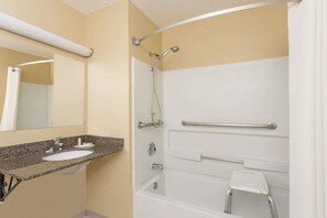 Room, Accessible | Bathroom | Combined shower/bathtub, deep-soaking bathtub, free toiletries - Super 8 by Wyndham Nephi (Nephi)
