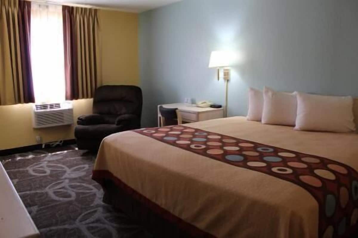 Premium bedding, individually decorated, individually furnished, desk