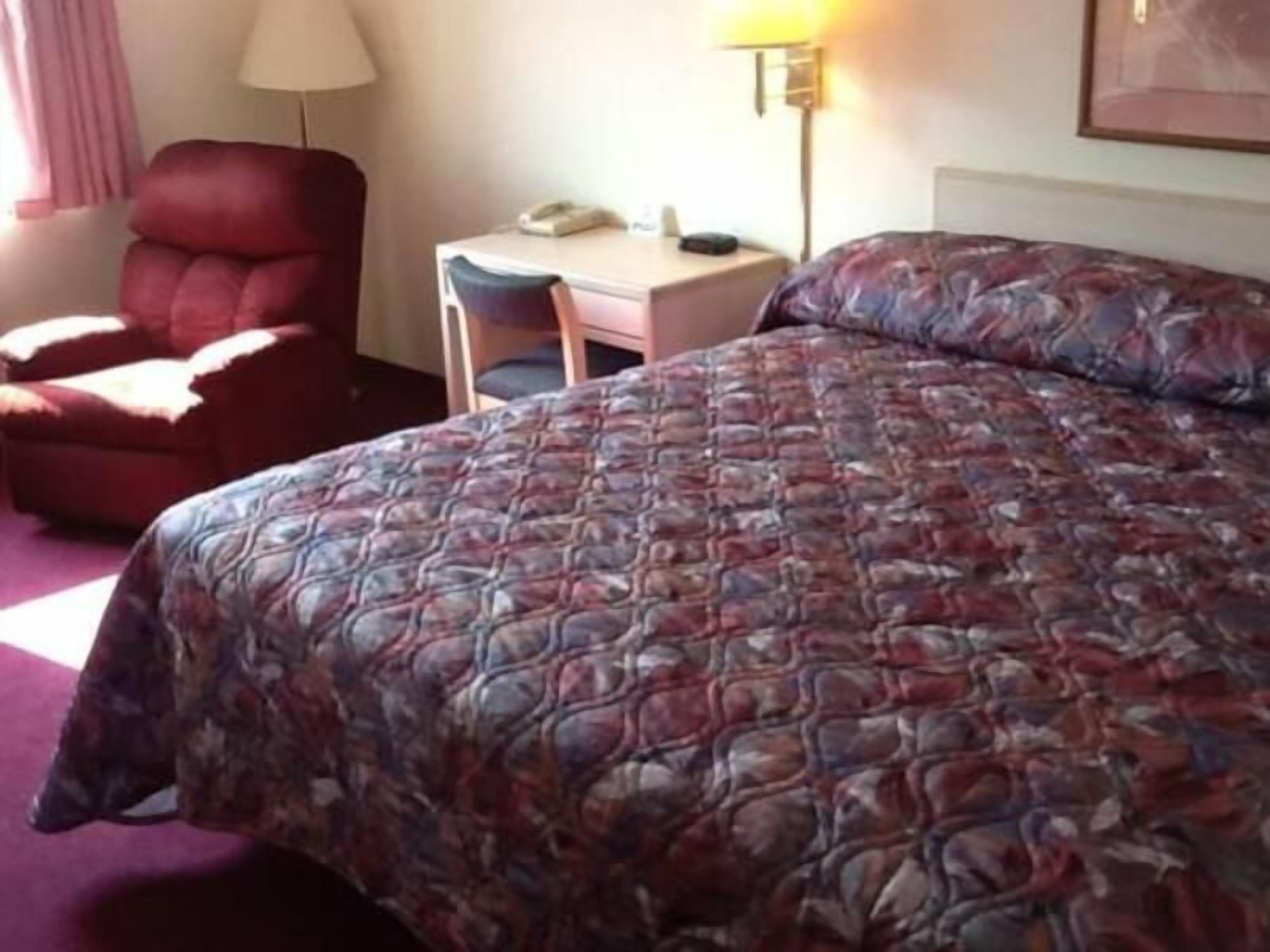 Premium bedding, individually decorated, individually furnished, desk