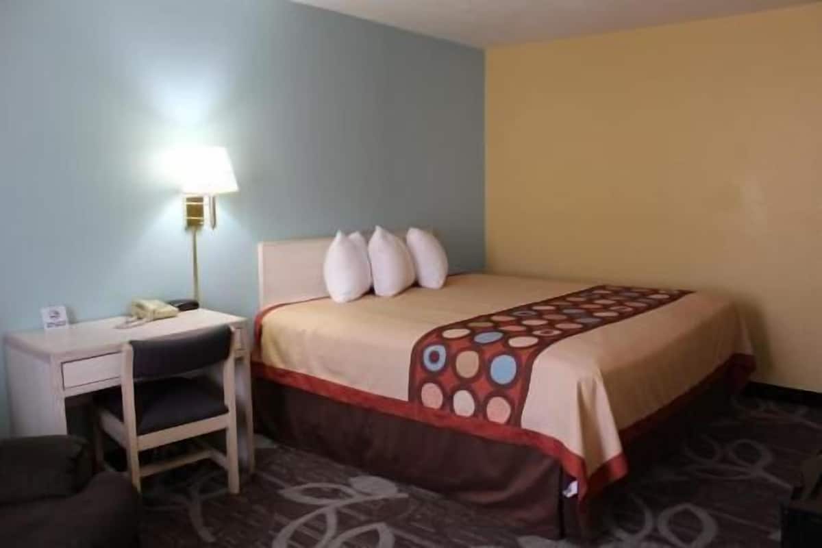 Premium bedding, individually decorated, individually furnished, desk