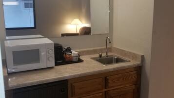 Suite estudio, 1 cama de matrimonio grande, no fumadores | Caja fuerte, escritorio, espacio para trabajar con un portátil