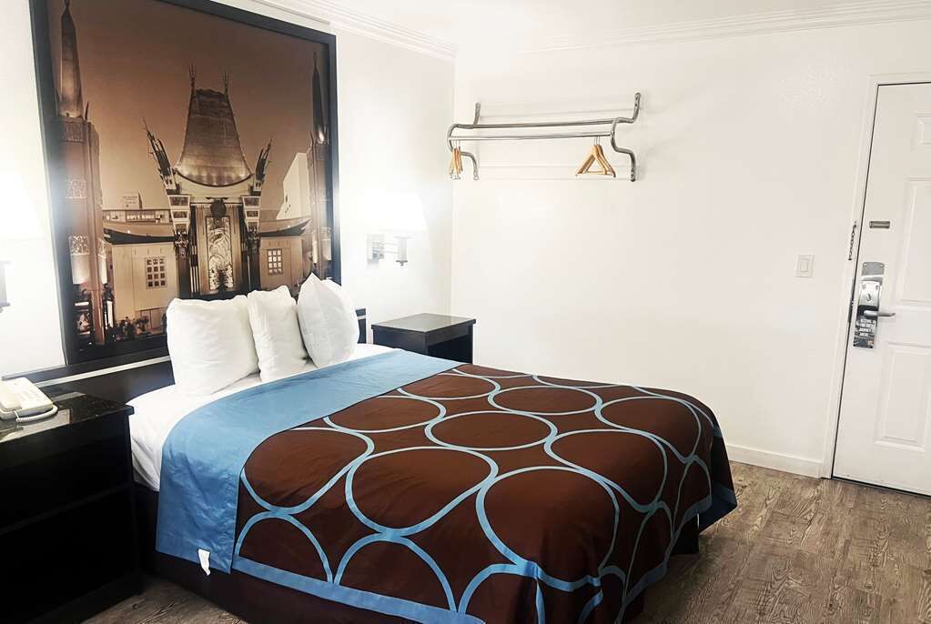 Habitación individual, 1 cama de matrimonio | Escritorio, tabla de planchar con plancha, wifi gratis y ropa de cama