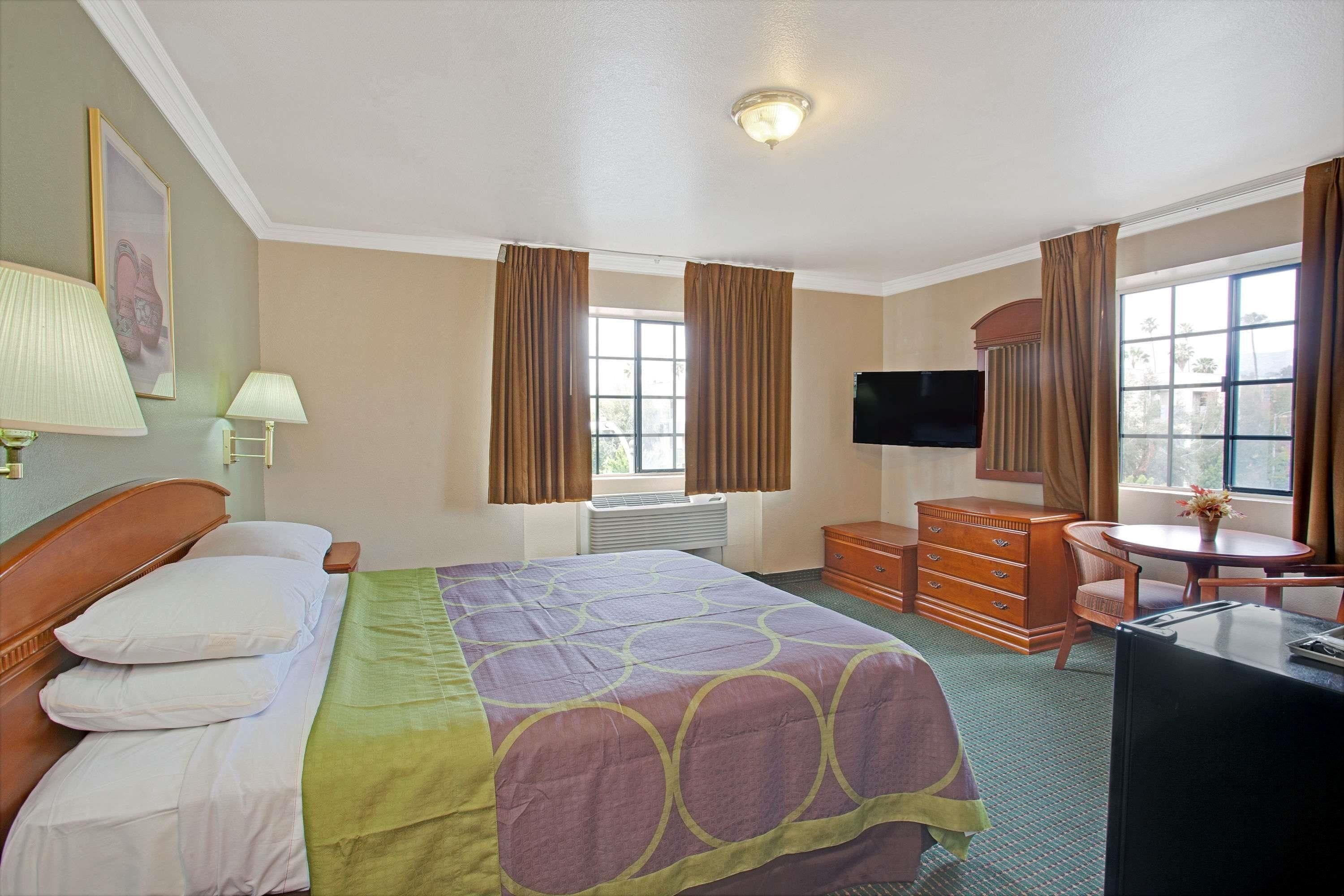 Foto - Super 8 by Wyndham Hollywood/LA Area