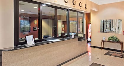 Super 8 by Wyndham Hollywood/LA Area