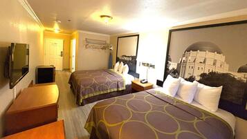 Escritorio, tabla de planchar con plancha y cunas gratuitas