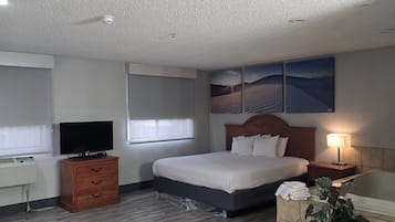 Standard Studio Suite, 1 King Bed, Jetted Tub | Desk, iron/ironing board, free WiFi, bed sheets