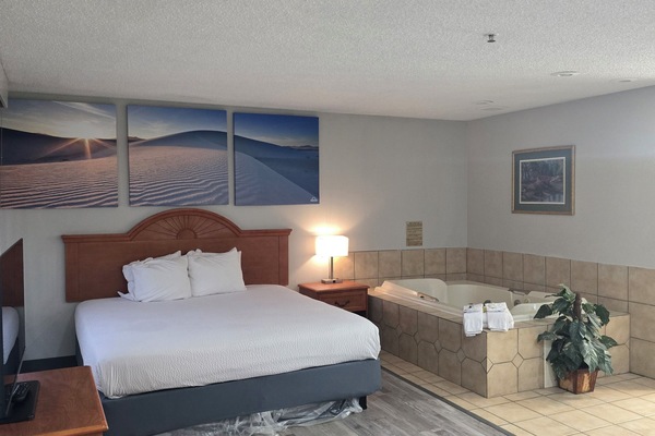 Standard Studio Suite, 1 King Bed, Jetted Tub | Desk, iron/ironing board, WiFi (free), bed sheets
