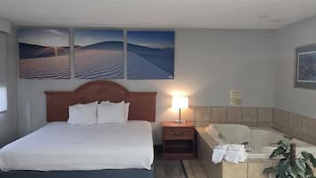 Standard Studio Suite, 1 King Bed, Jetted Tub | Desk, iron/ironing board, free WiFi, bed sheets