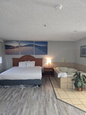 Standard Studio Suite, 1 King Bed, Jetted Tub | Desk, iron/ironing board, free WiFi, bed sheets - Antelope Inn and Suites (Clearfield)