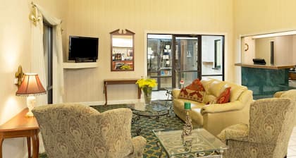 Super 8 by Wyndham Covington