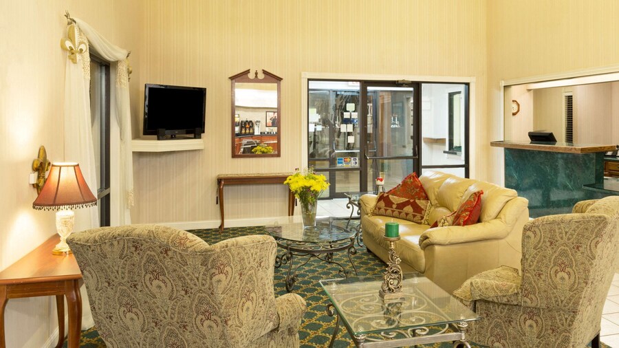 Super 8 by Wyndham Covington