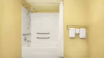 Combined shower/tub, free toiletries, hair dryer, towels