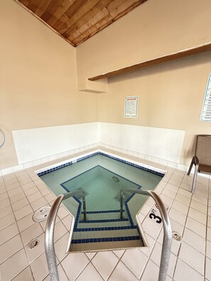 Indoor spa tub