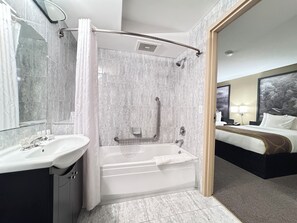 Suite, 2 Queen Beds, Mobility Accessible, Non Smoking (Bathtub w/ Grab Bars) | Bathroom | Combined shower/tub, free toiletries, towels - Super 8 by Wyndham Guelph (Guelph)